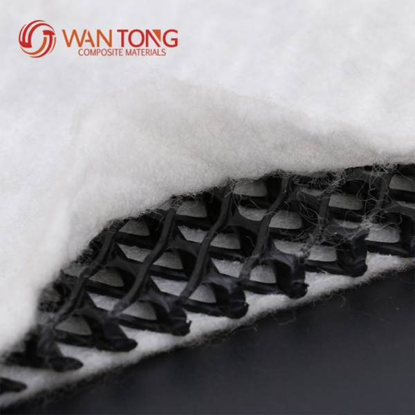 Three dimensional composite drainage net